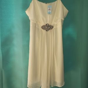 Strap Optional off White semi/formal dress